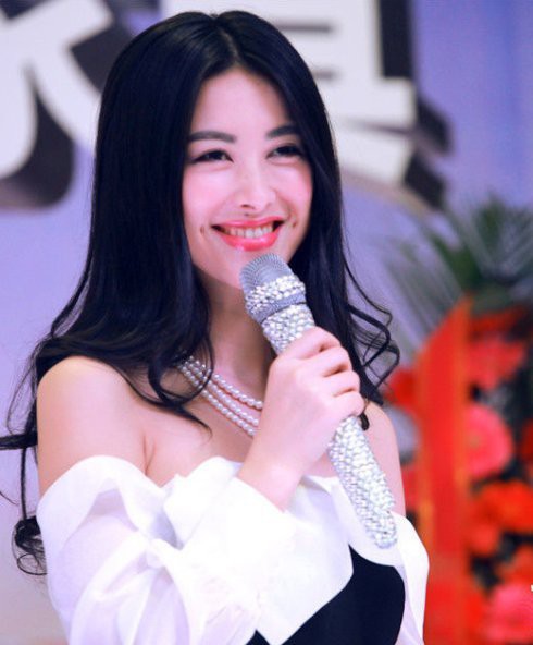 不一般美女朱珠：单凭能7次入围全球百大最美！足以证明她到底有多励志