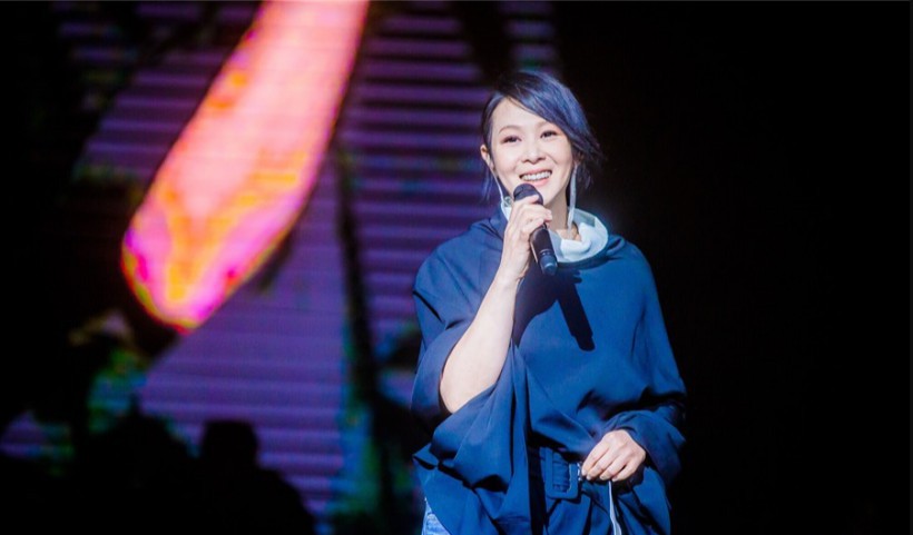 刘若英“跟我走”英小姐限定版演唱会乌镇开唱：歌迷翘首期待！圆梦一场