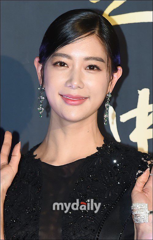 Clara将于这周末在美国举行一场只有双方家人参加的婚礼