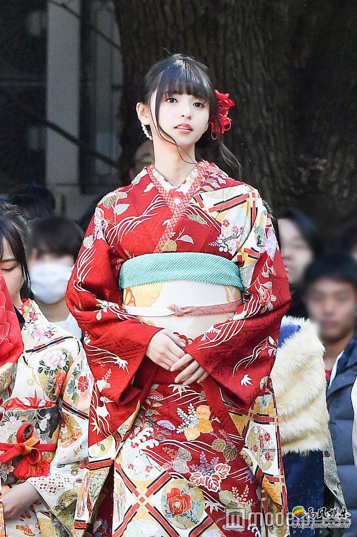日本女子偶像团体乃木坂46成员在东京神社举行成人仪式：斋藤飞鸟出席