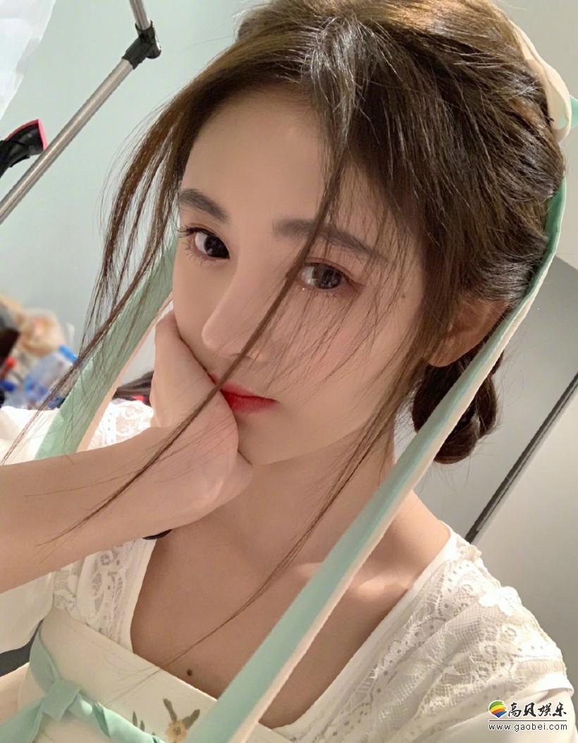 鞠婧祎真的是非常美：毫不夸张的说是“女神”浑身上下透露着优雅的气质