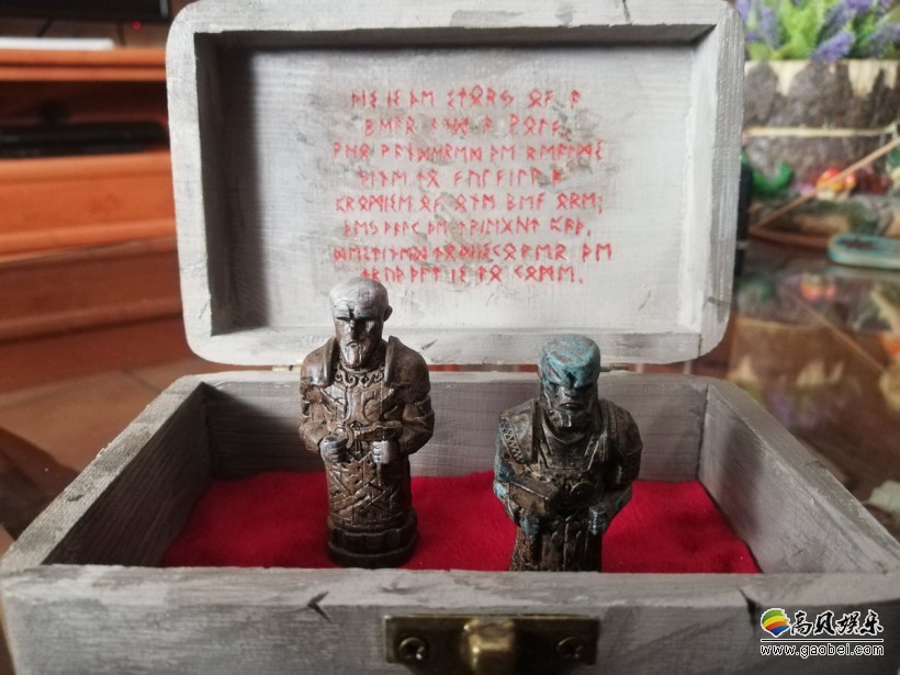 推特网友晒出女友送的圣诞礼物：亲手打造《战神》主题宝箱！非常精致