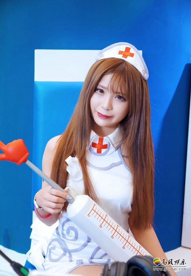 90后二次元萝莉cos护士装：白衣天使＋魔鬼身材cosplay秀！小姐姐打针