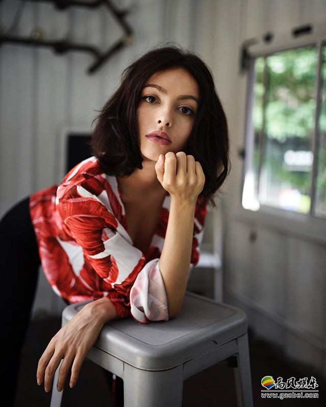 西班牙＋挪威混血90后女模：高冷御姐禁欲系美颜！性感酥胸，短发电眼