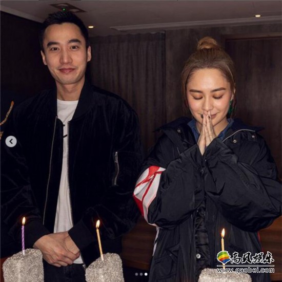 赖弘国晒照为妻子阿娇庆生“小公主生日快乐 #happybirthday #loveu”