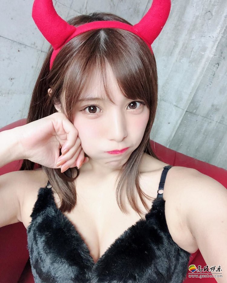 明星脸写真女星夏本麻美：性感小恶魔！颜值超吸晴，身材曲线辣的不行