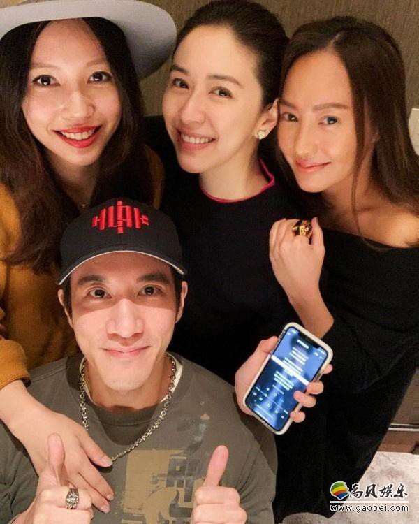 关颖晒出与一众好友聚会照片：王力宏携娇妻李靓蕾惊喜现身！十分的恩爱