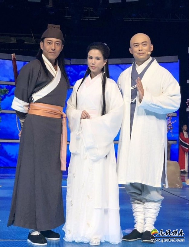 李若彤微博晒出录制节目照片：时空交错碰上金庸先生小说中诸多经典人物