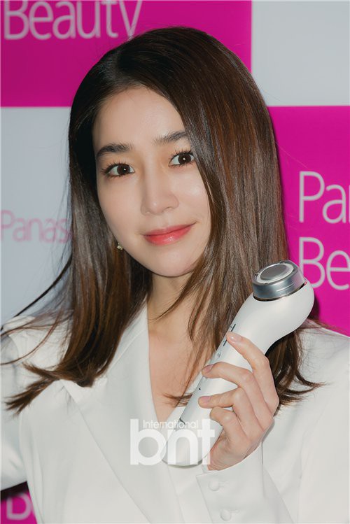 李敏贞在首尔中区The Plaza酒店出席了某品牌举行的活动