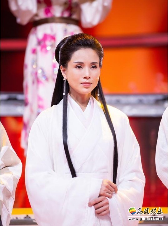 李若彤小龙女造型为湖南卫视录影全球华侨华人春晚：勾起不少网民回忆