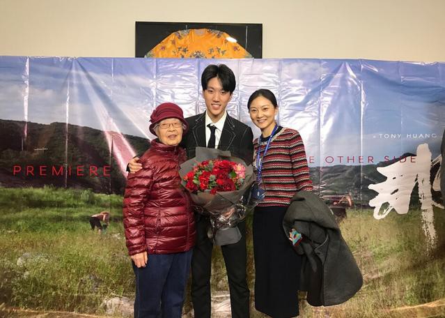 张艺谋妻子陈婷微博晒照：与婆婆及儿子张壹男合影，三代同框无比温馨