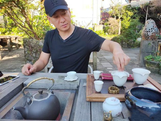 周杰微博@周杰小先生发文：炮轰国内片酬高！感慨影视制作水平未进步