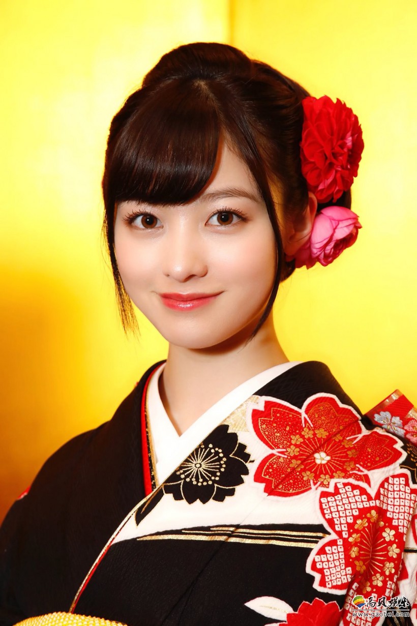 《银魂》中饰演神乐的桥本环奈收到了来自原作者空知英秋的生日礼物