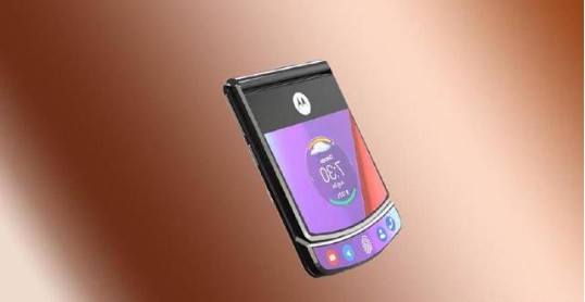 摩托罗拉RAZR翻盖折叠屏手机宣传视频：可折叠柔性屏幕，显示面积更多