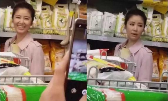网友偶遇林心如素颜逛超市：她身穿淡粉色外套扎丸子头，认真挑选商品