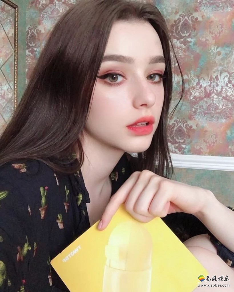 俄罗斯小仙女新晋网红：日常高冷感觉，清纯漂亮不失性感，真是美到爆