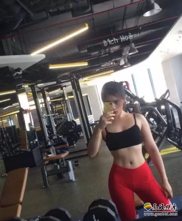 “越南版小王祖贤”妹子：22岁越南健身界小姐姐！性感侧颜＋傲人身材