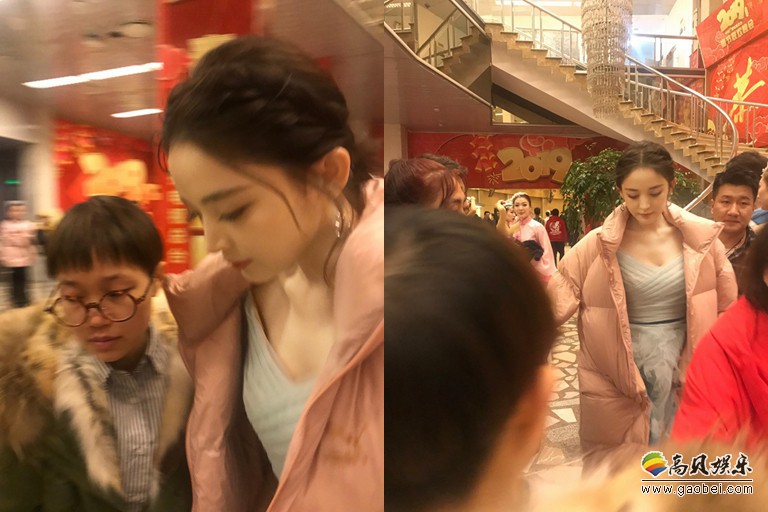 古力娜扎央视元宵晚会彩排路透照曝光：高糊路人图依然挡不住精致美颜