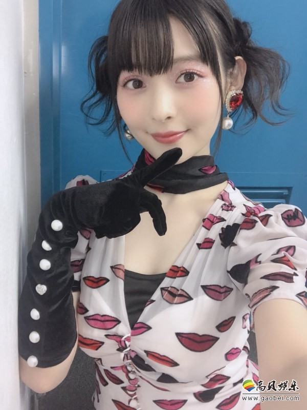 情人节少不了政委的活跃：上坂堇为大家公开写真照！化妆室秀可爱颜艺