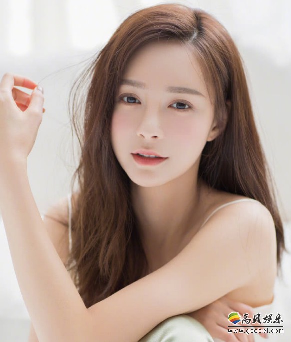 沈梦辰元宵节晒出九宫格美照：自己性感美照！外加一碗软萌可爱的猪汤圆