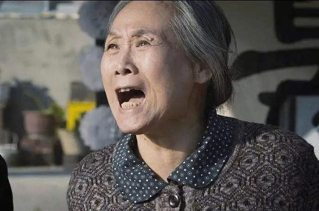 中国电影届哪位女演员最接近百亿票房：被网友称呼“百亿票房奶奶”苇青
