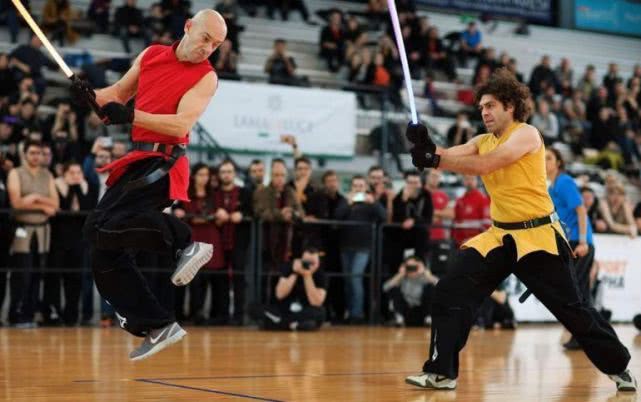 据美联社报道：法国击剑协会已将光剑决斗认定官方运动！设计比赛规则