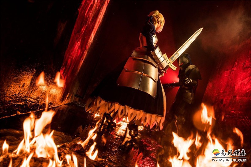 日本小哥还原《FATE》阿尔托莉雅与兰斯洛特COS“百万”级别特效加成