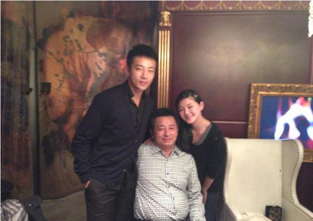 汪小菲晒7年前旧照为爸爸庆生：大S看似18岁少女！7年模样未变惹人羡
