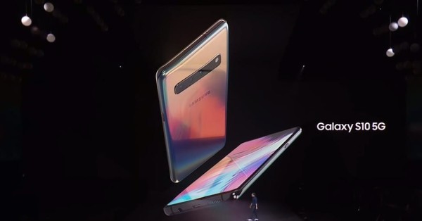 三星Galaxy S10 5G真机上手图赏：三星目前最先进、最强大的旗舰手机