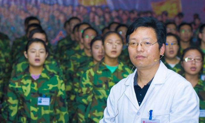 临沂市精神卫生中心工作人员：杨永信已不在网戒中心，现在仍是副院长
