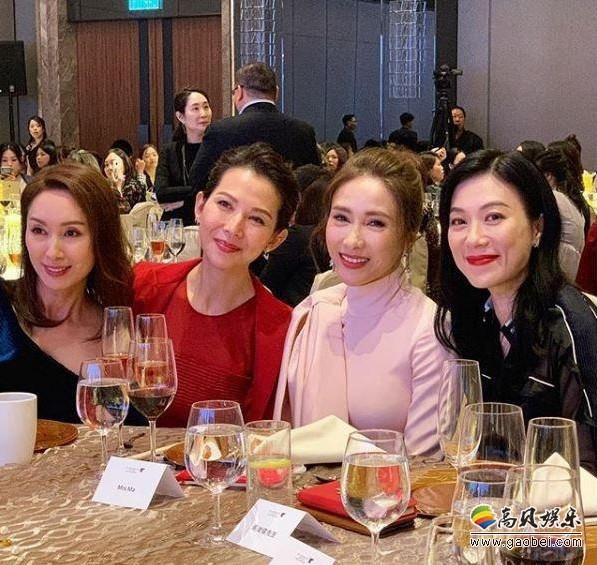 黎姿举办晚宴邀请了圈内外众多好友嘉宾：现场昔日TVB四大花旦再聚首