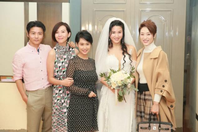 郑佩佩女儿原子鏸与外籍老公结婚：陈法蓉，朱茵，蔡少芬，张晋出席婚礼