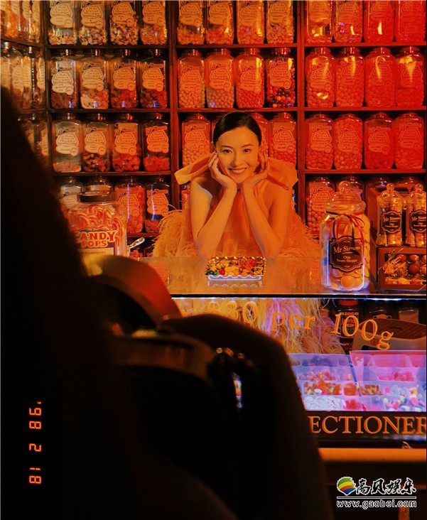 张柏芝最新大片甜美上线：明媚笑容，美貌如初上演捧脸杀！尽显少女风