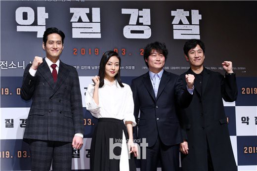 《恶霸警察》在首尔江南区狎鸥亭CGV电影院举行了制作发布会