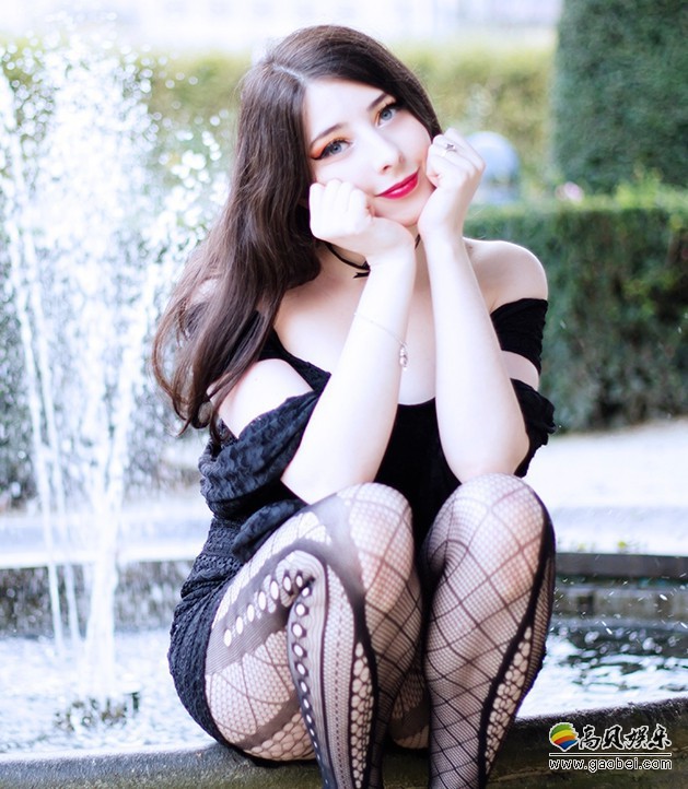 比利时恶魔系御姐COSER：性感大姐姐高颜值＋完美比例身材！难以忘怀