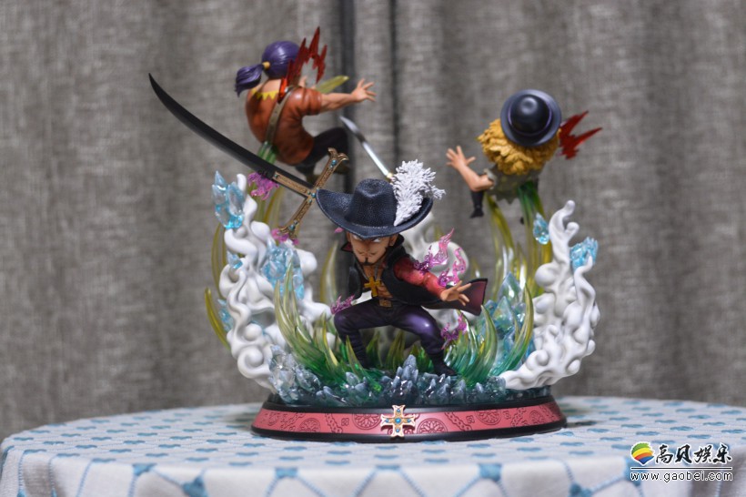 《海贼王》鹰眼米霍克战斗雕像开箱：采用Q版模式！展现出一击必杀霸气