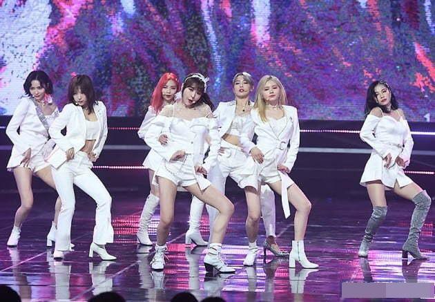 中国偶像团体SNH48小分队7SENSES首登韩国打歌节目：进军韩国歌谣界