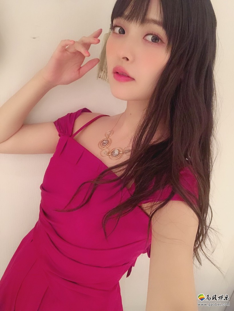 这组照片将会作为上坂堇特辑加入《フラッシュバック♡マイライフ》杂志