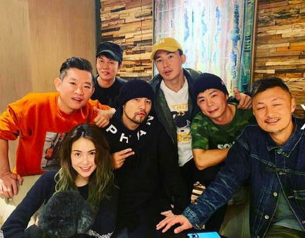 周杰伦社交网站晒出与余文乐、刘畊宏罕见同框照：老婆昆凌也现身镜头