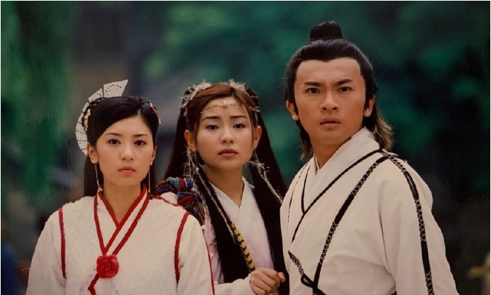 苏有朋版《倚天屠龙记》中饰演“小昭”陈秀丽在微博晒出一组旧时剧照图