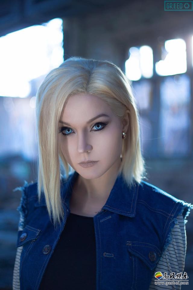 德国少女cos龙珠人造人18号coser无论妆容表情到身材都很还原