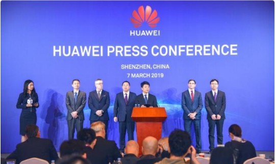据美国CNBC报道：华为在深圳总部举行外媒记者会！宣布将起诉美国政府