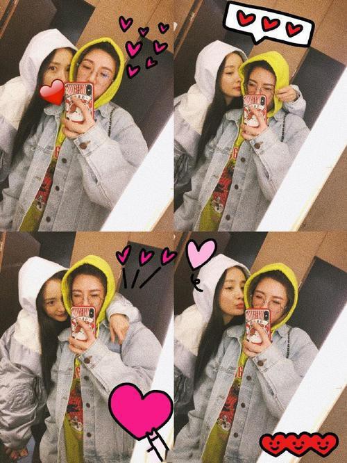 杨幂闺蜜晒出与杨幂亲密自拍照：两人互搂贴面亲亲，关系十分要好随性