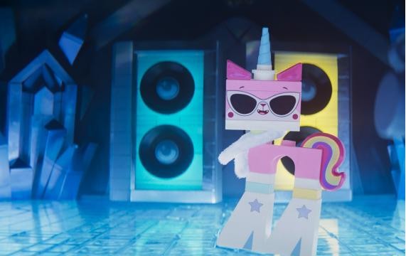 《乐高大电影2》官方曝光“威猛狂野妹”版预告：露西女性力量令人叹服