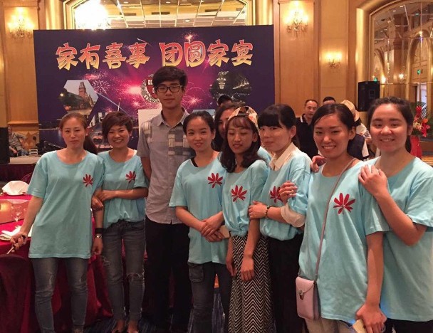 赌王千金何超盈宣布订婚其未婚夫辛奇隆背景随之曝光哈佛高材生