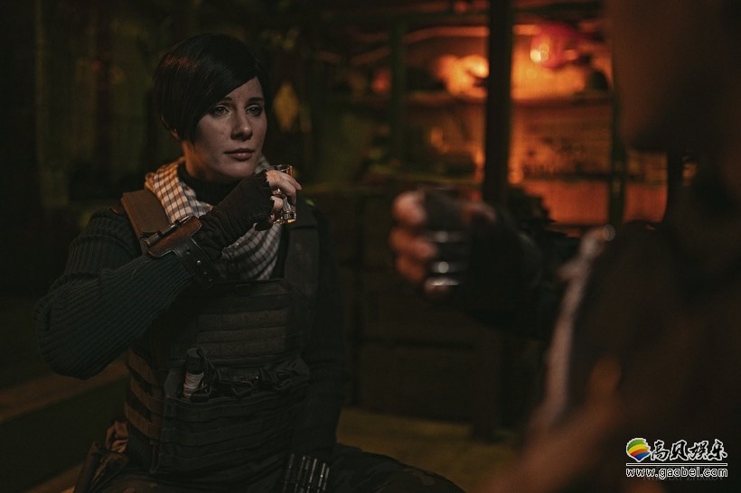 战斗民族cosplay爱好者《地铁》COS作品：场景还原、道具制作很用心