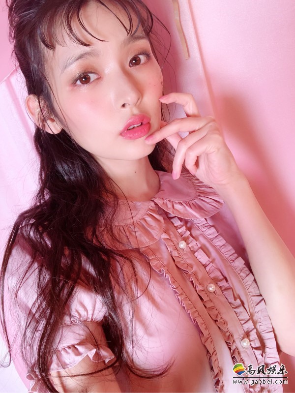 上坂堇新照更新：试穿Ank Rouge各种小洋装“政委百变造型秀”正式公开