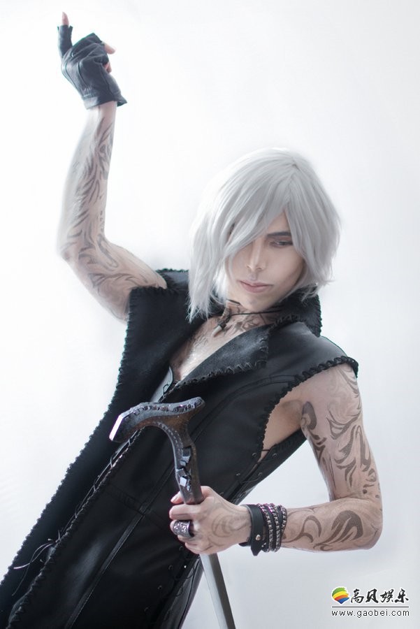外国Coser《鬼泣5》新角色”V“COS作品：服装、文身和面容都十分精致