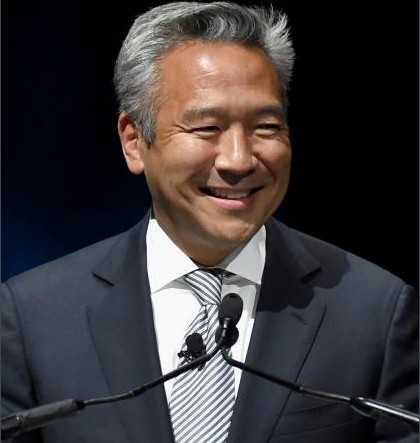 身陷婚外情桃色丑闻的华纳兄弟娱乐公司董事长兼CEO凯文·辻原宣布辞职