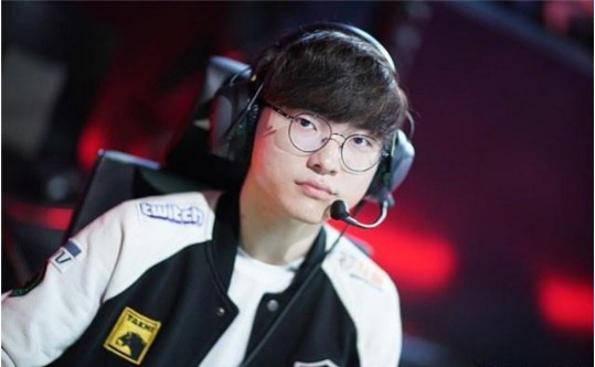 EPSN采访知名电竞选手Faker“想拿下LCK的冠军！已经好久没赢得冠军”